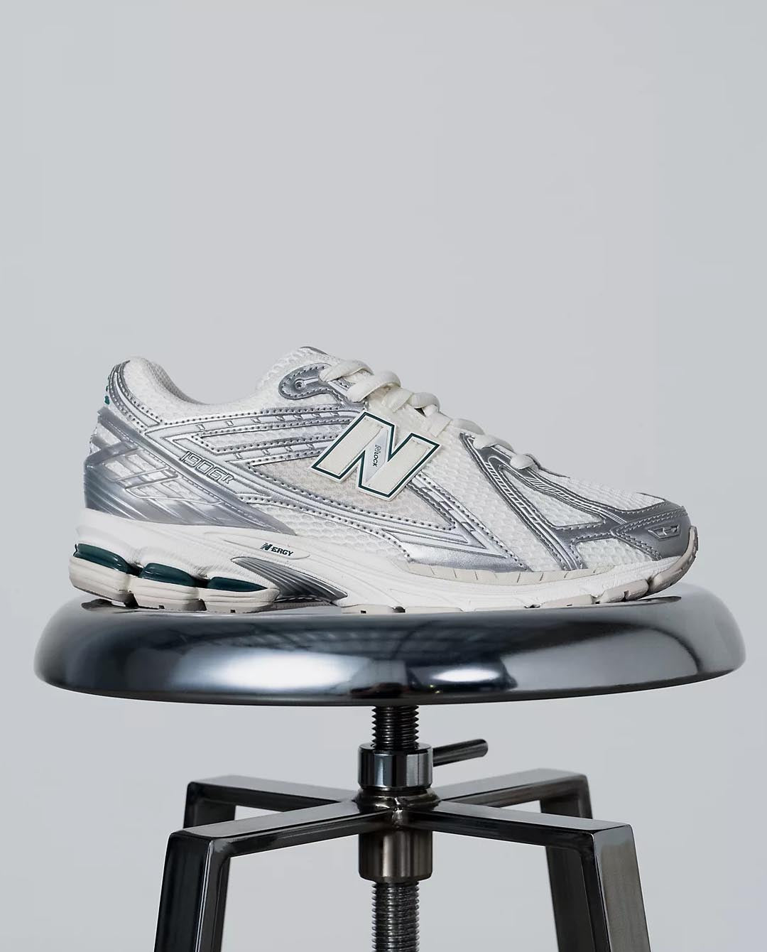 New Balance - 1906 Shoe - Silver/Sea Salt Shoes New Balance