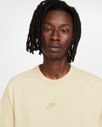 Nike - Premium Essentials T-Shirt - Gold T-Shirts Nike