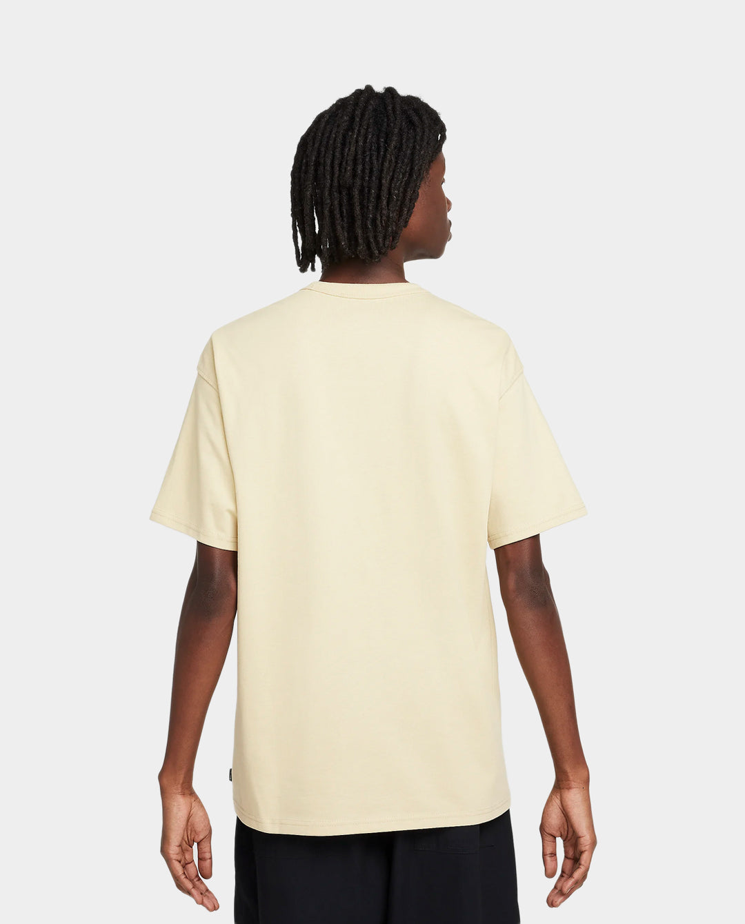 Nike - Premium Essentials T-Shirt - Gold T-Shirts Nike