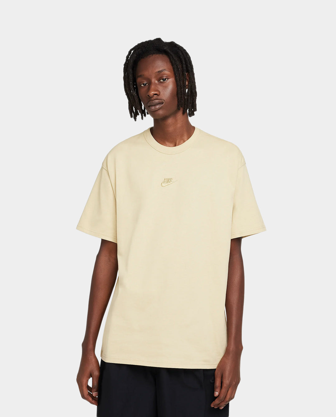 Nike - Premium Essentials T-Shirt - Gold T-Shirts Nike