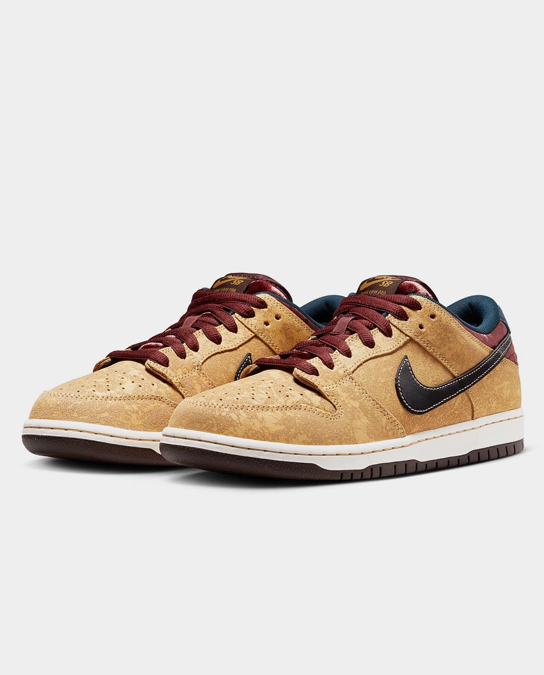 Nike SB - Dunk Low “City of Cinema” Shoe - Gold Leaf Shoes Nike