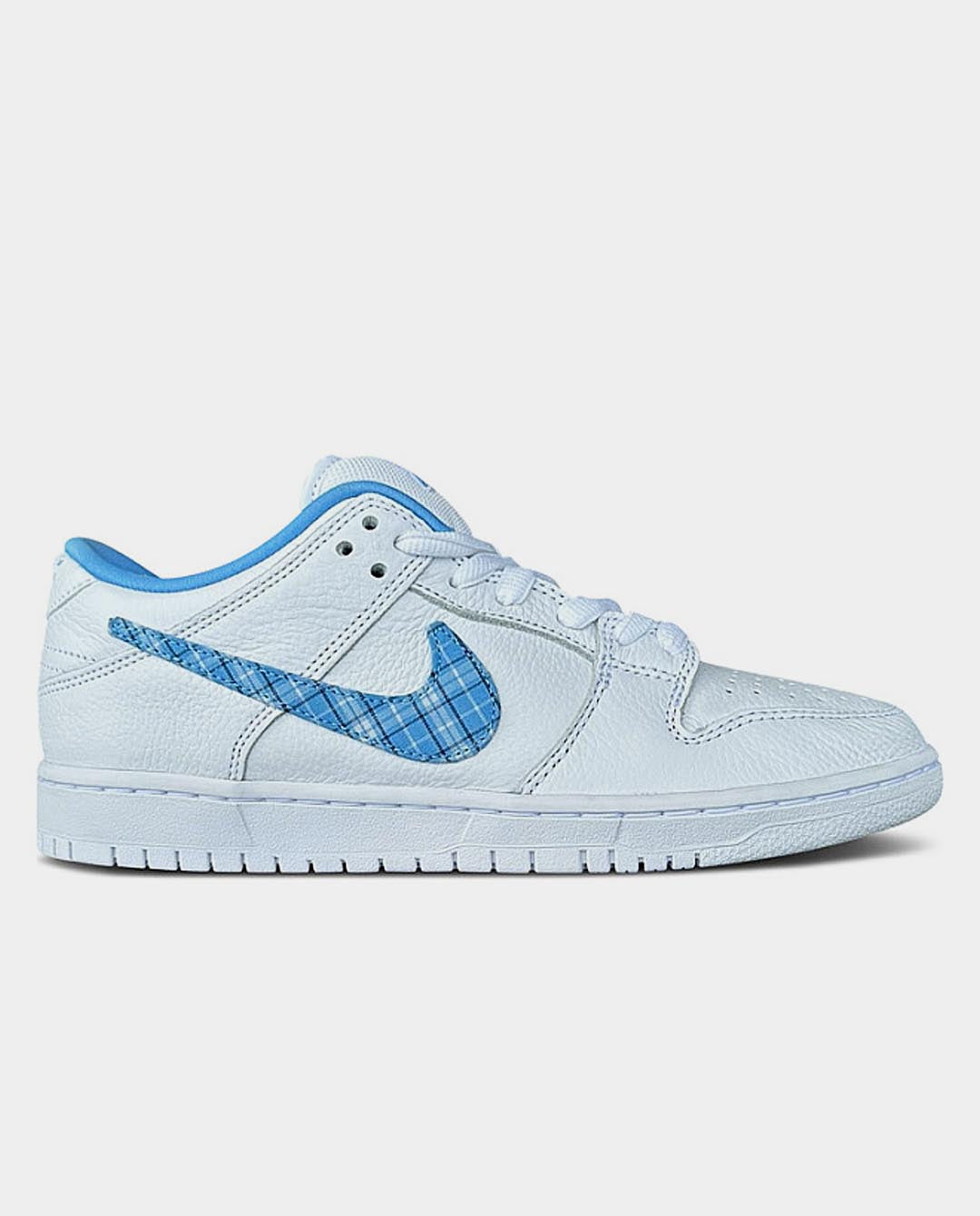 Nike SB x Nicole Hause - Dunk Low Pro Shoe - White Shoes Nike   